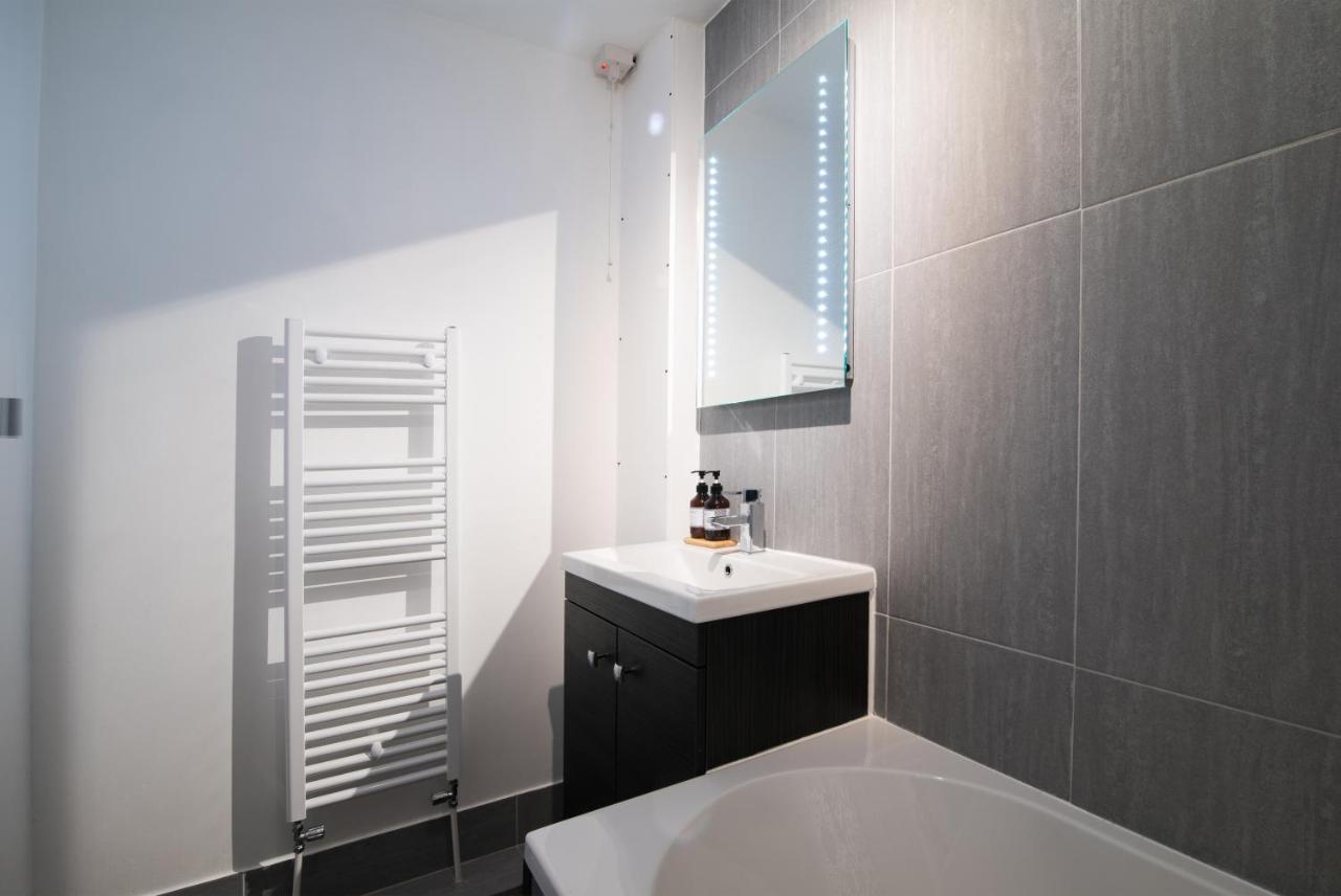 Immaculate 3 Bed House - Stunning Balcony Views Apartment มัทล็อก ภายนอก รูปภาพ