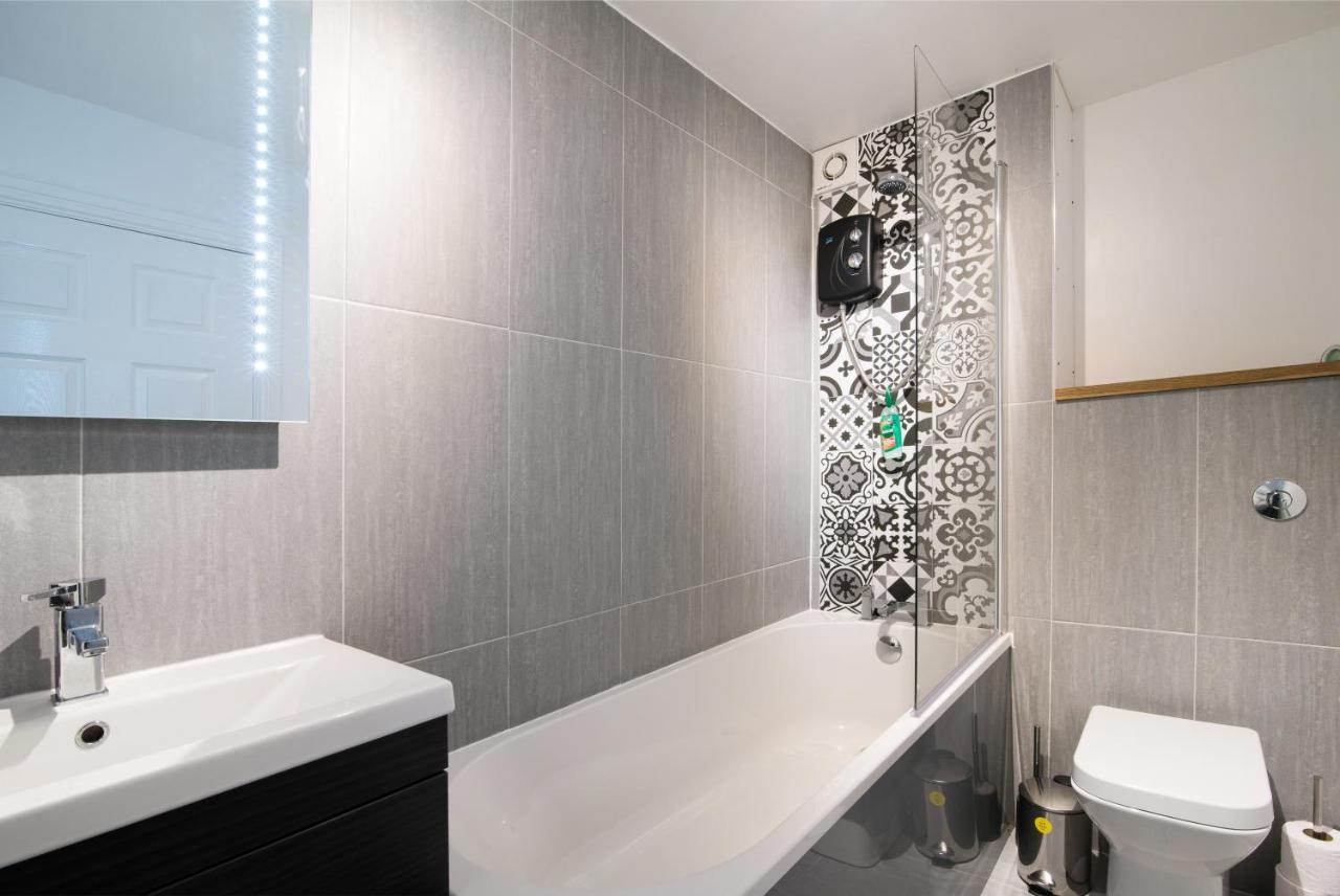 Immaculate 3 Bed House - Stunning Balcony Views Apartment มัทล็อก ภายนอก รูปภาพ